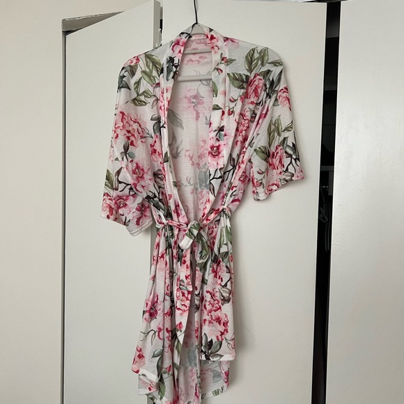 Show me your mumu floral robe - Picture 2 of 5